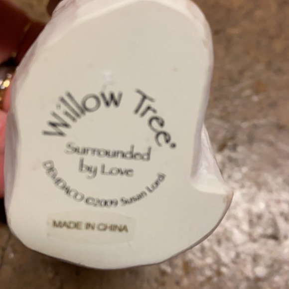 Surrounded By Love Figure - Picture 5 of 6